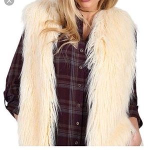 🌷Shyanne Brand FAUX FUR VEST💓Small